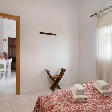 Cozy Traditional Small Cottage With Balcony - Casa 9