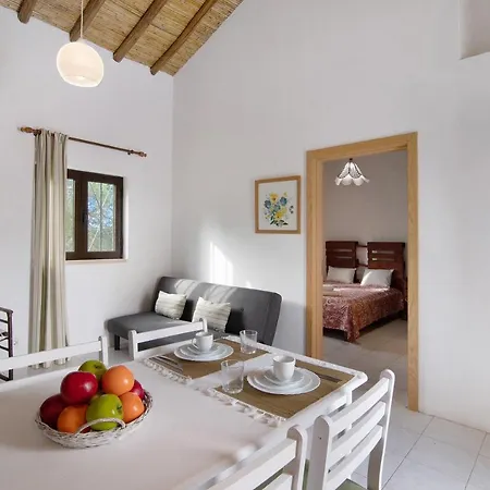 Cozy Traditional Small Cottage With Balcony - Casa 9 *